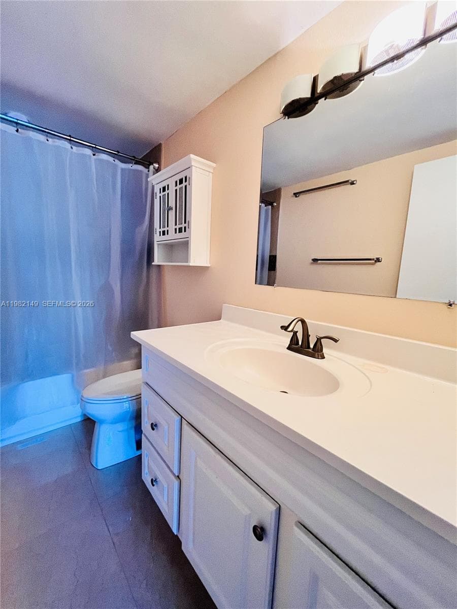 2500 Parkview Dr 1803 photo 9