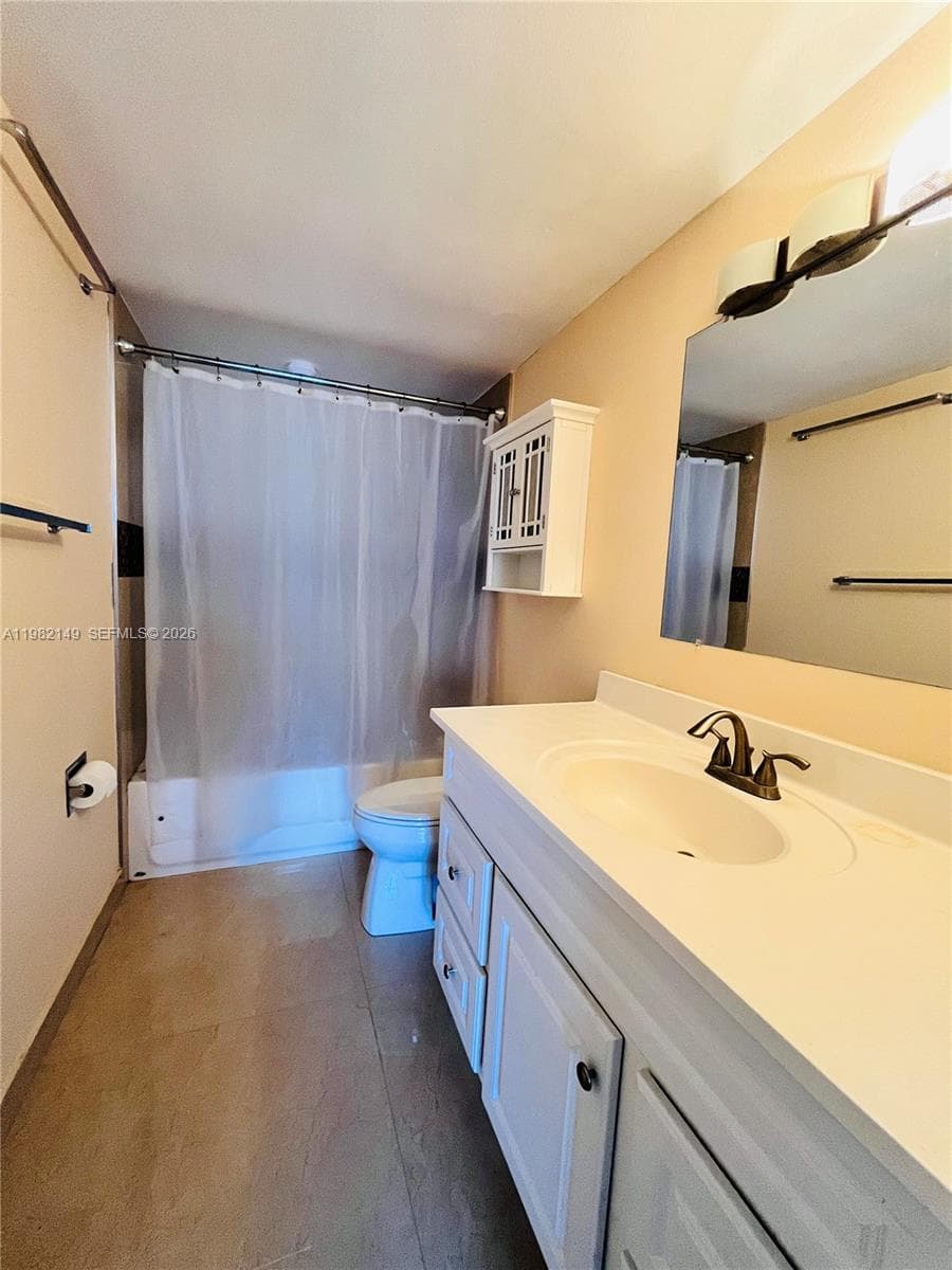 2500 Parkview Dr 1803 photo 10
