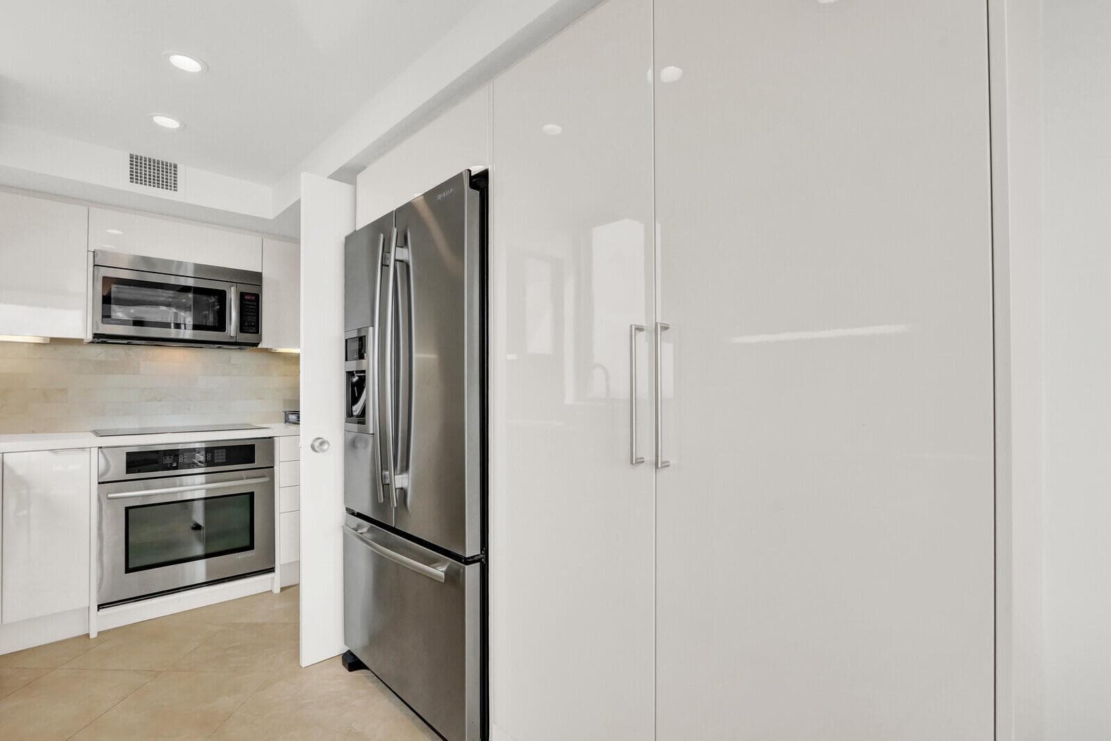 5380 N Ocean Drive 18a photo 9