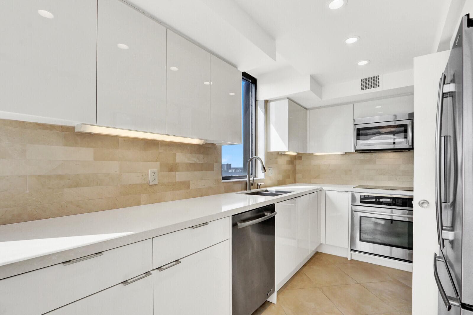 5380 N Ocean Drive 18a photo 11