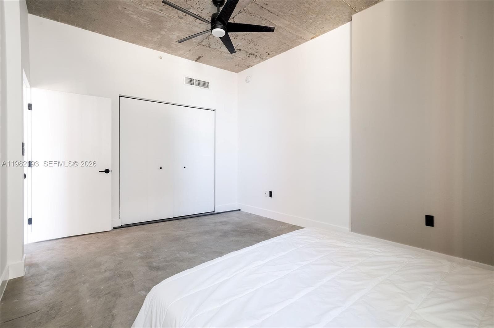234 3rd St 2206 photo 16