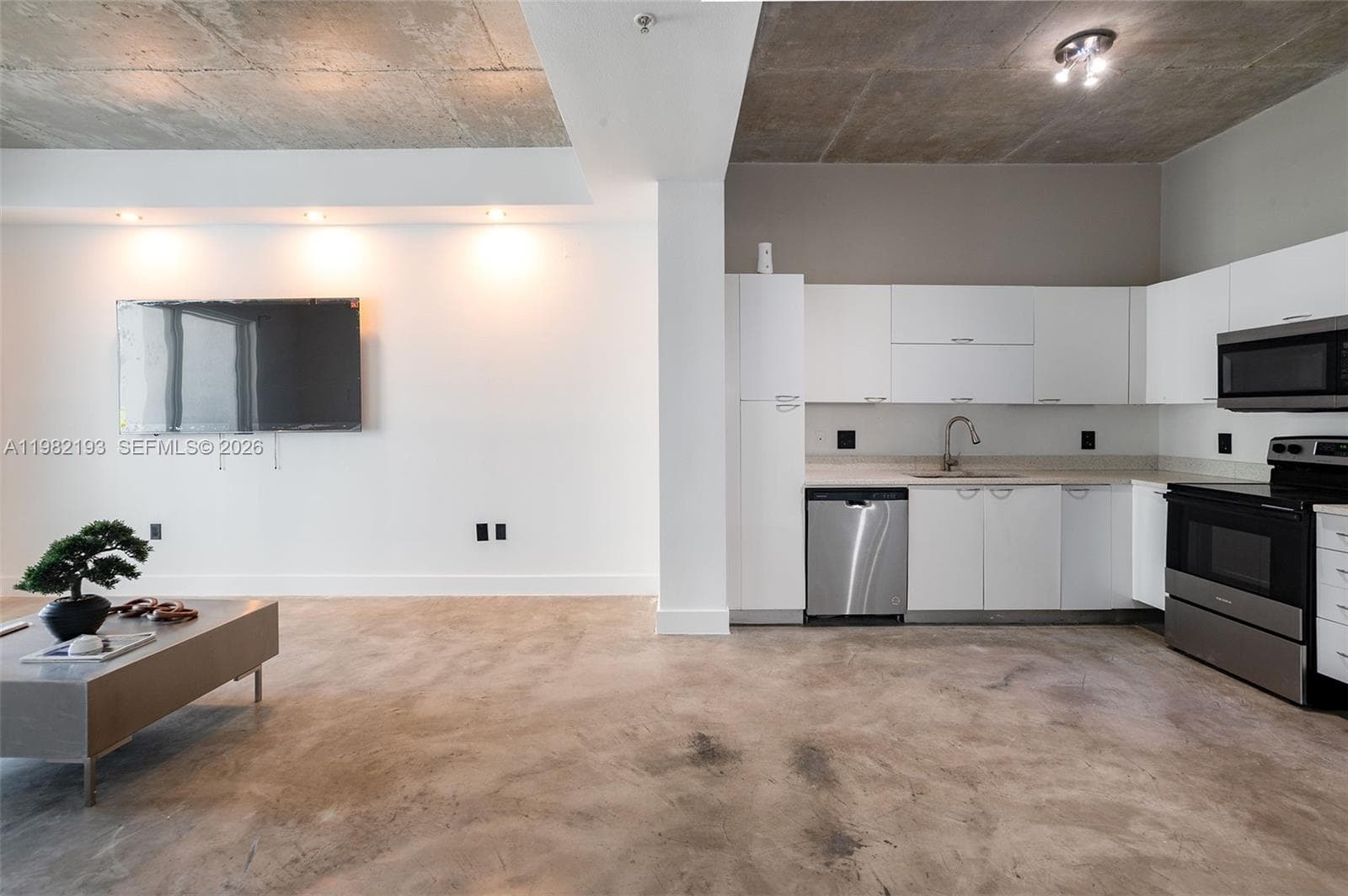 234 3rd St 2206 photo 11