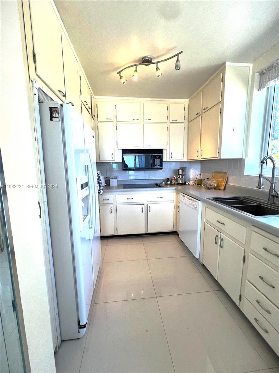 345 N Fort Lauderdale Beach Blvd 202 photo 17