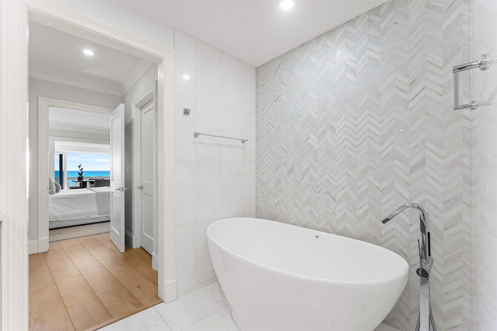 300 S Ocean Boulevard 2d photo 22