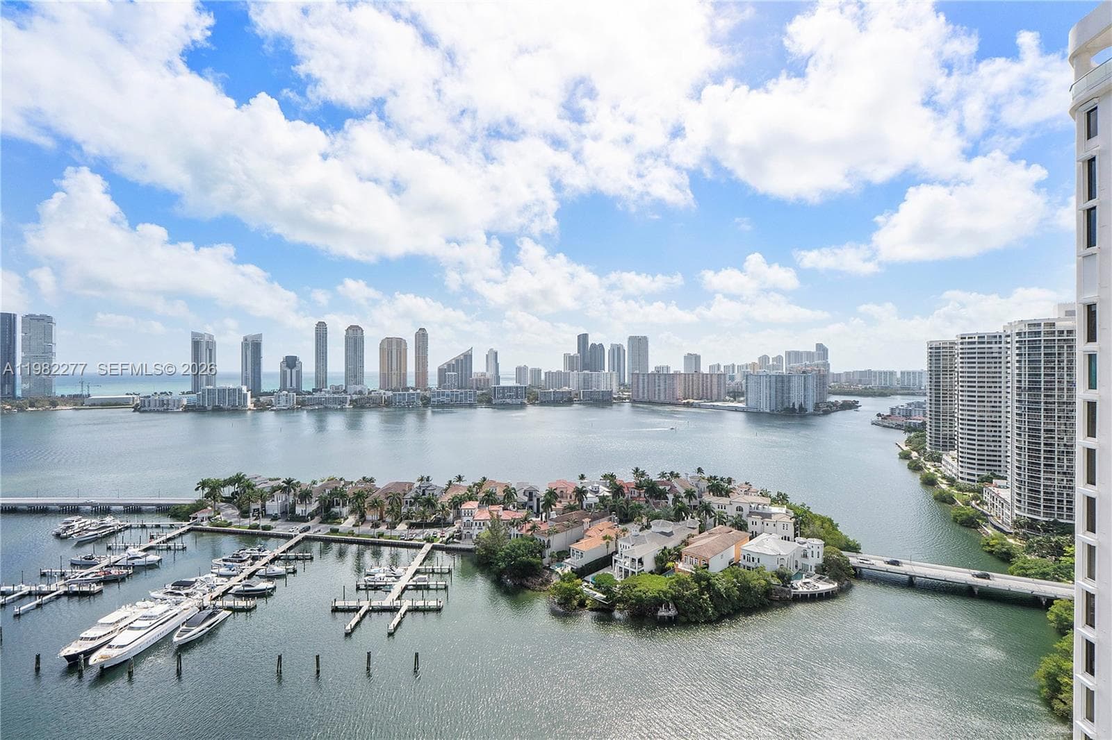 7000 Island Blvd 2609 photo 4