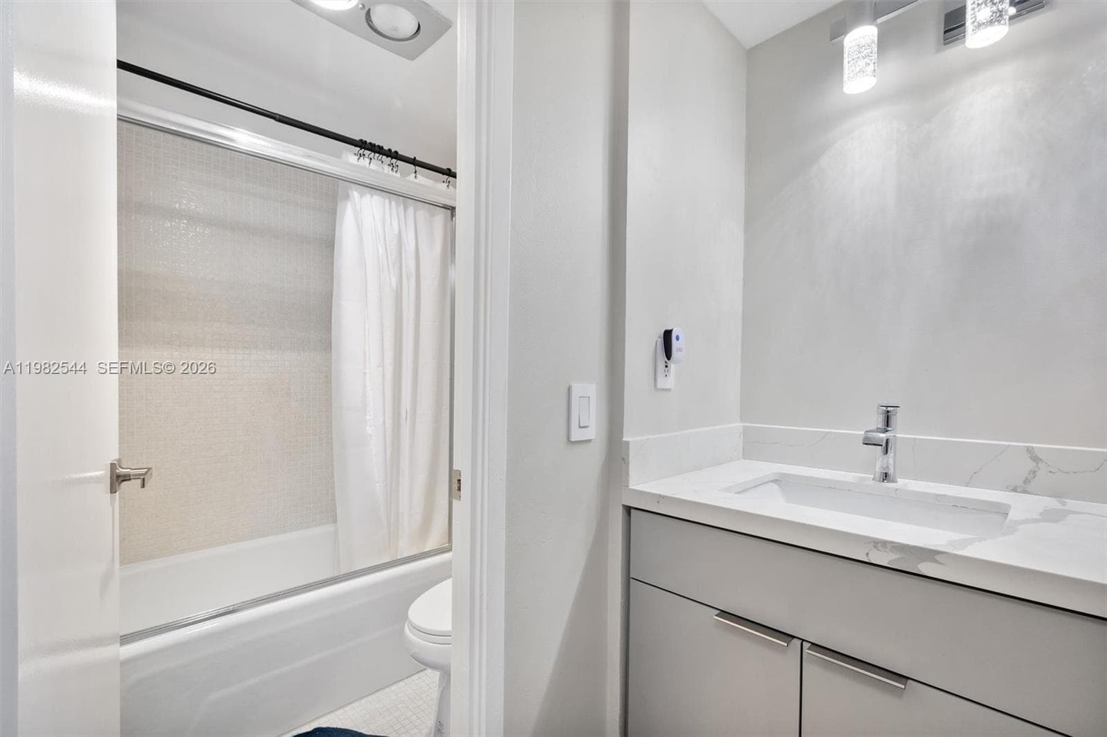 3731 N Country Club Dr 521 photo 12