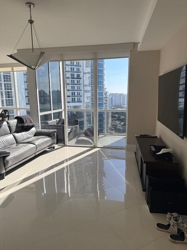 18201 Collins Ave 3407 photo 2
