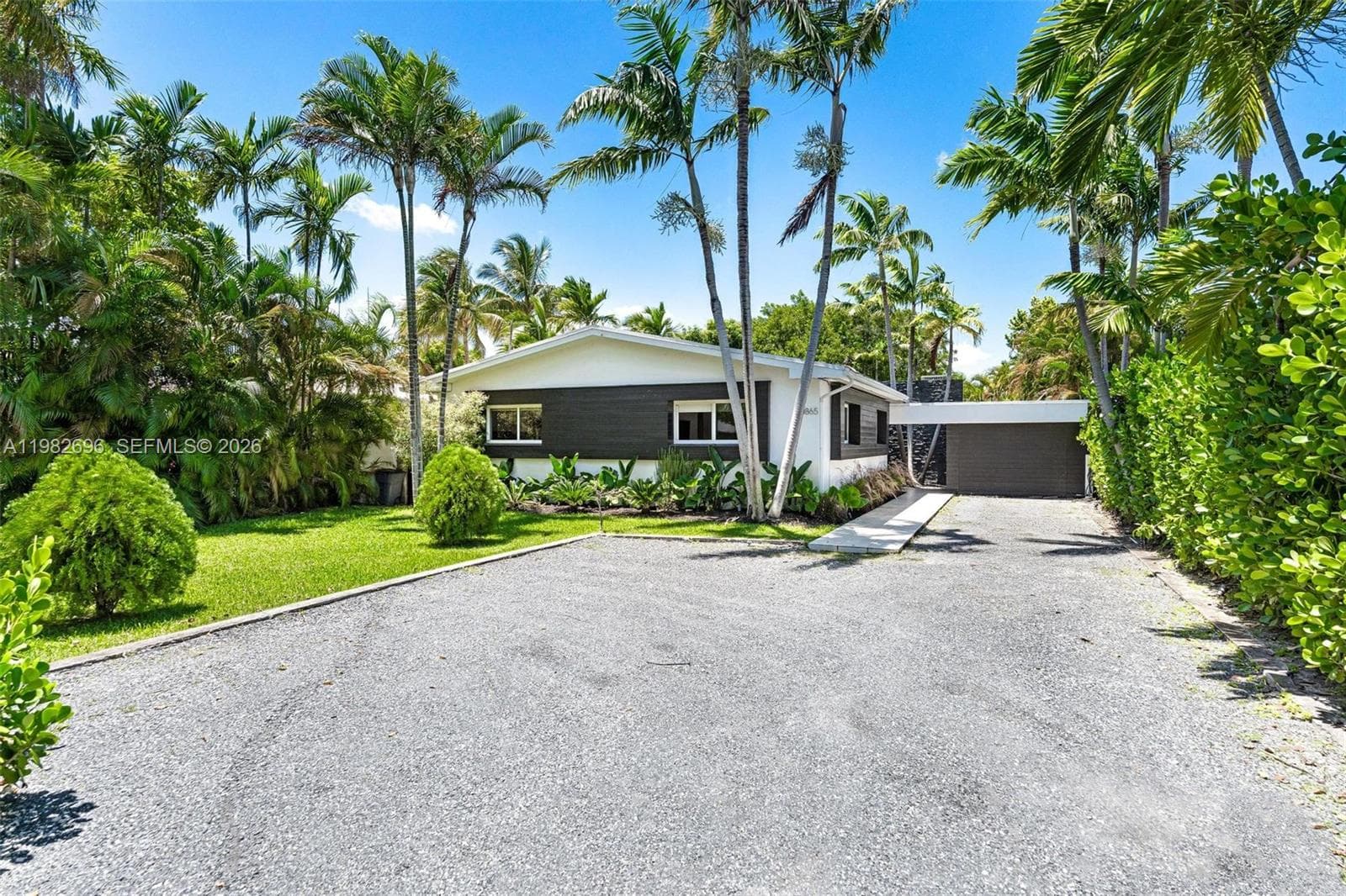 1865 Daytonia Rd photo 2