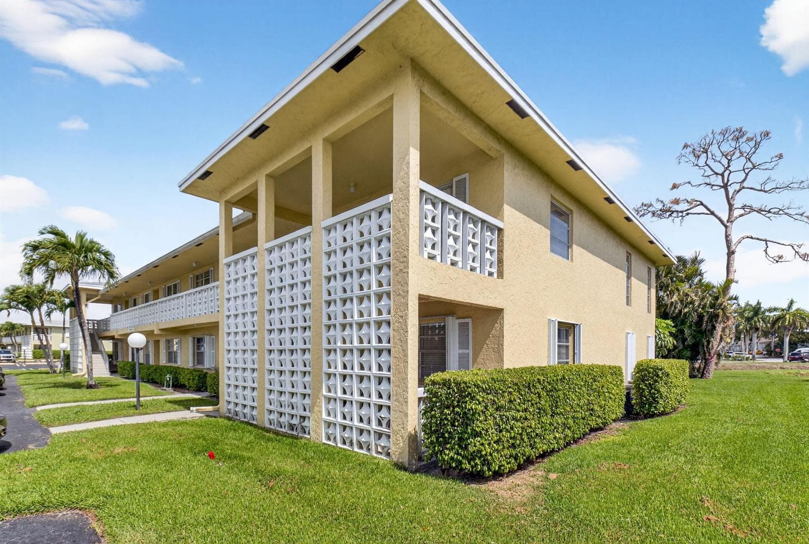 1150 Mahogany Way 203 photo 3