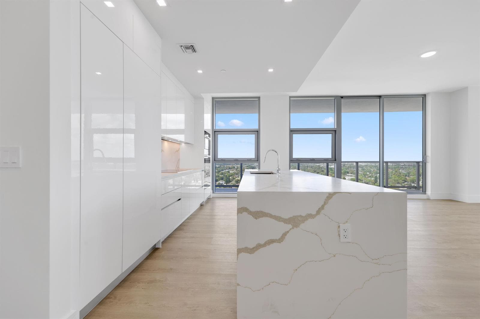220 Lake Shore Drive 1823 photo 3