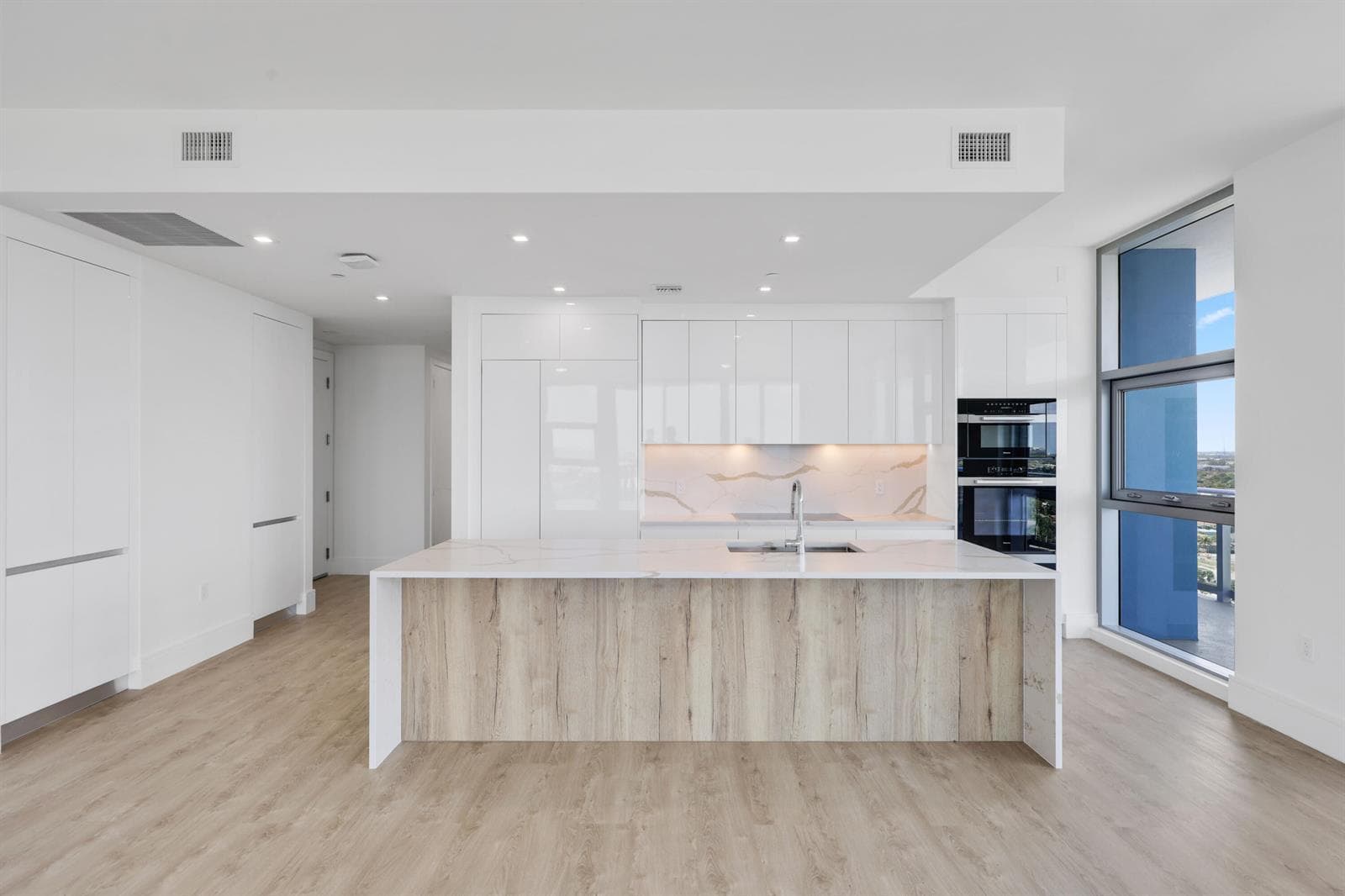 220 Lake Shore Drive 1823 photo 8