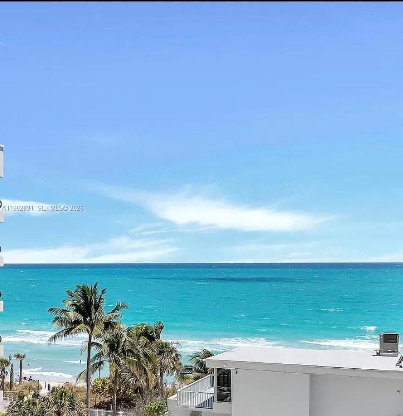 5401 Collins Ave 411 photo 2