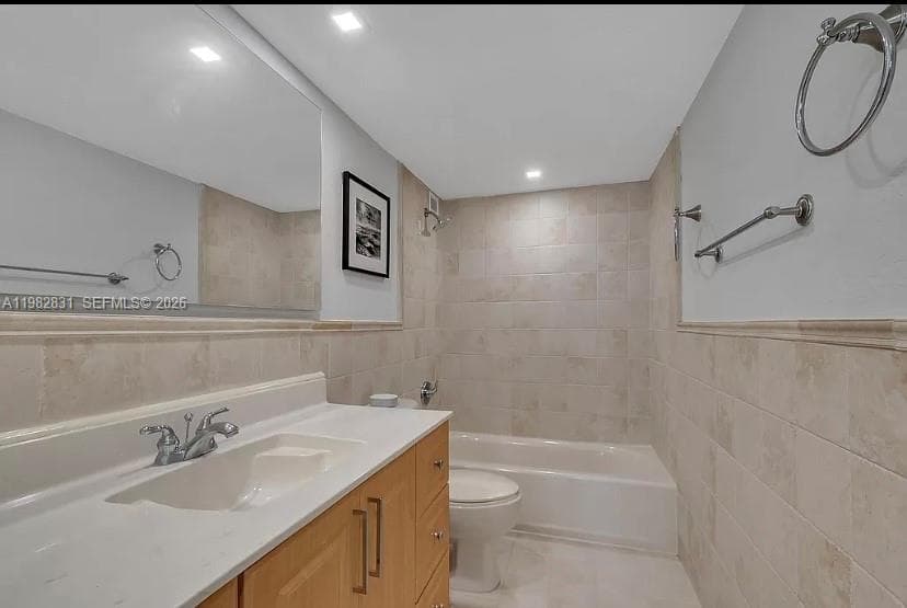 5401 Collins Ave 411 photo 12
