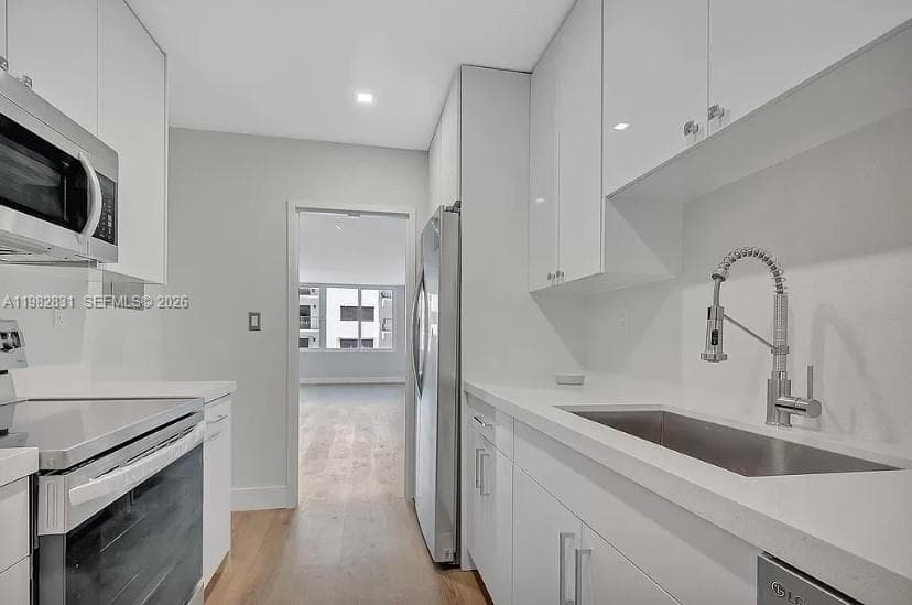 5401 Collins Ave 411 photo 9