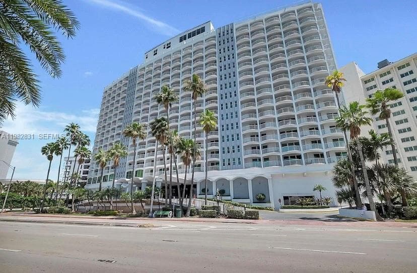 5401 Collins Ave 411 photo 18