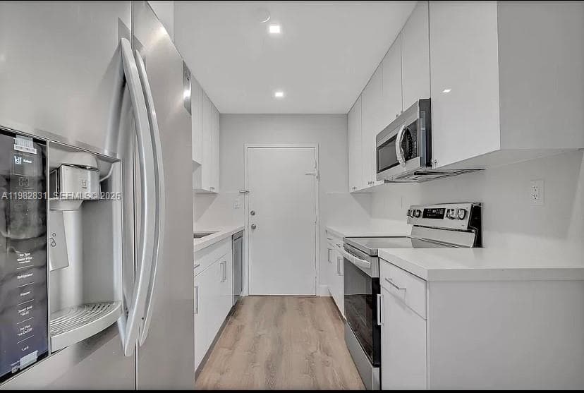 5401 Collins Ave 411 photo 4
