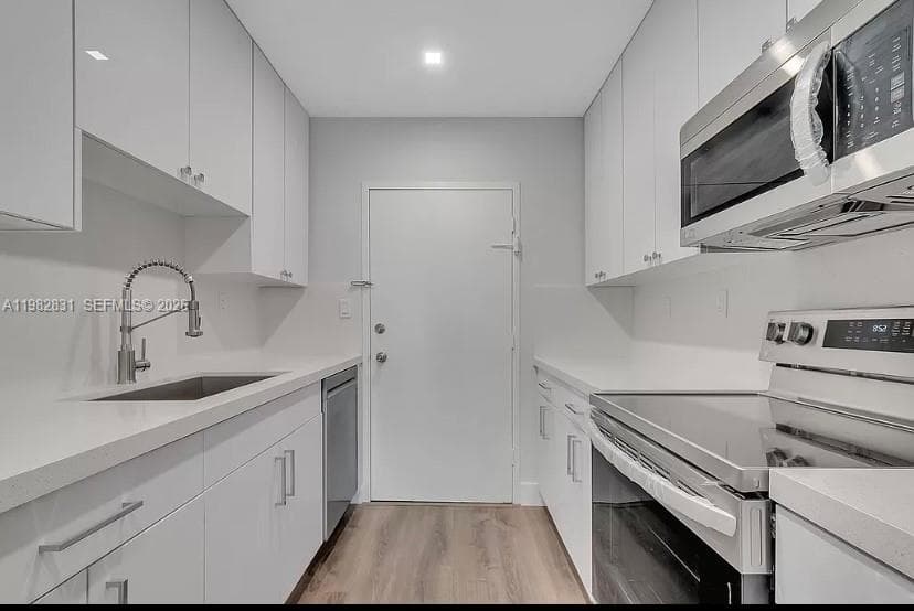 5401 Collins Ave 411 photo 8