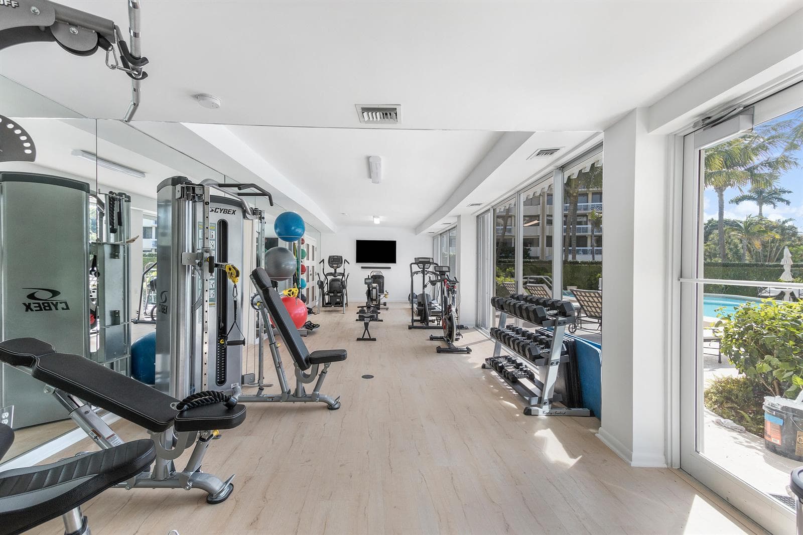 300 S Ocean Boulevard 5g photo 16