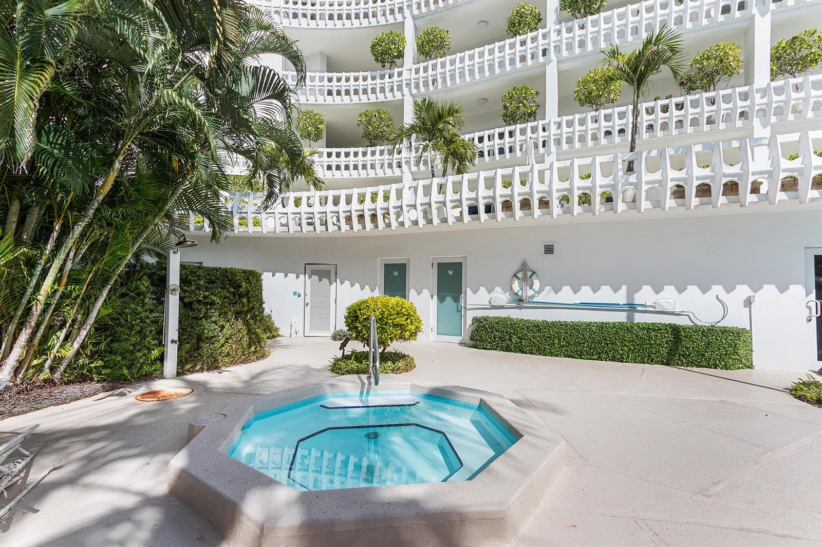 300 S Ocean Boulevard 5g photo 12