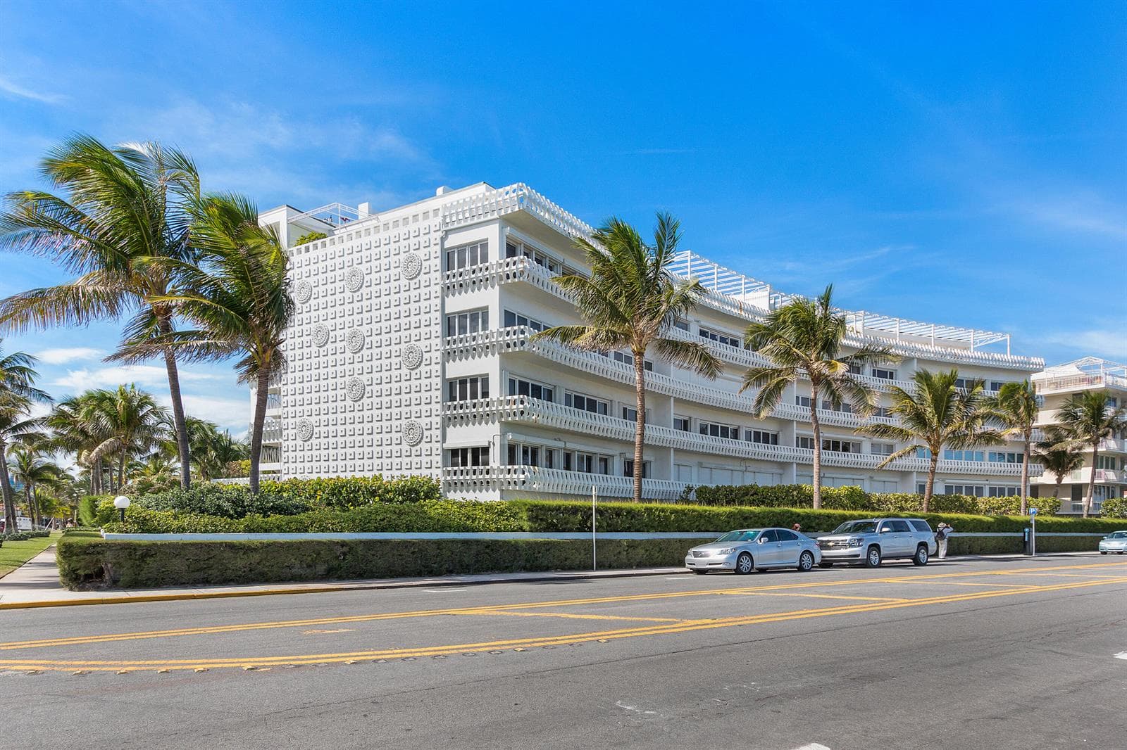 300 S Ocean Boulevard 5g photo 4