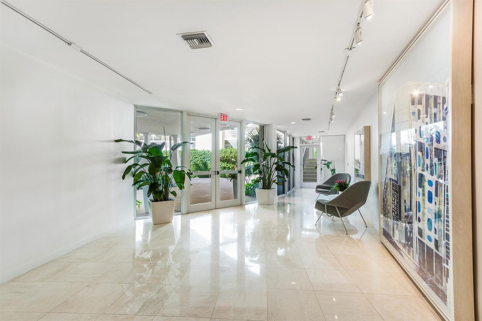 300 S Ocean Boulevard 5g photo 8