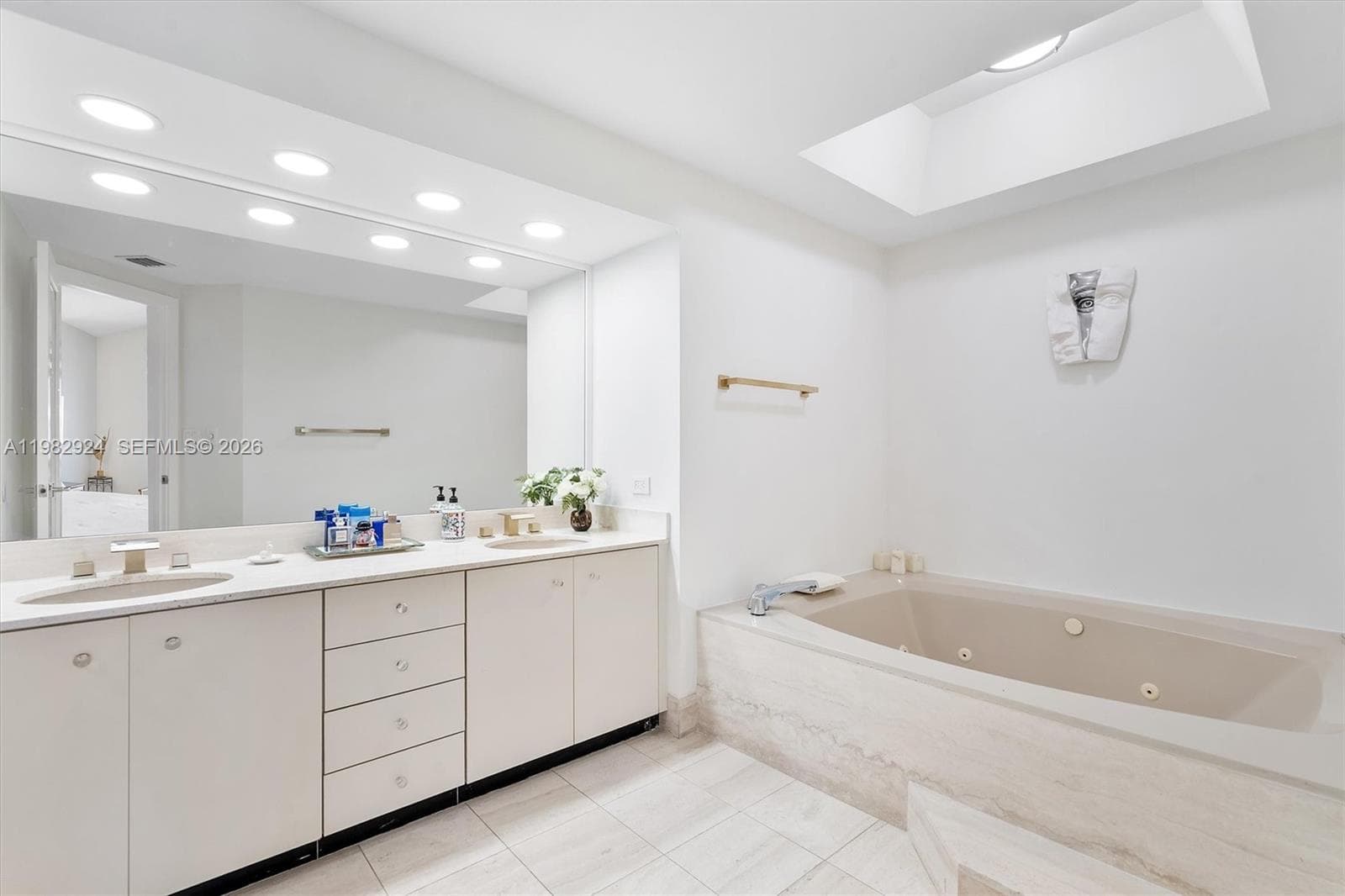 20191 E Country Club Dr 1903 photo 22
