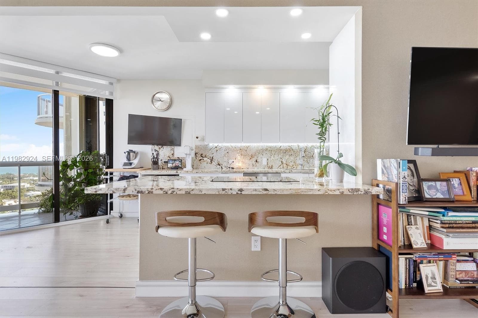 20191 E Country Club Dr 1903 photo 15