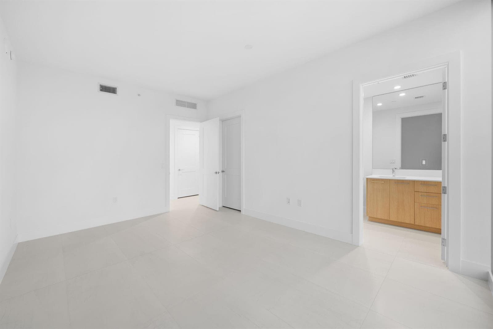 151 N Seabreeze Boulevard E1504 photo 23