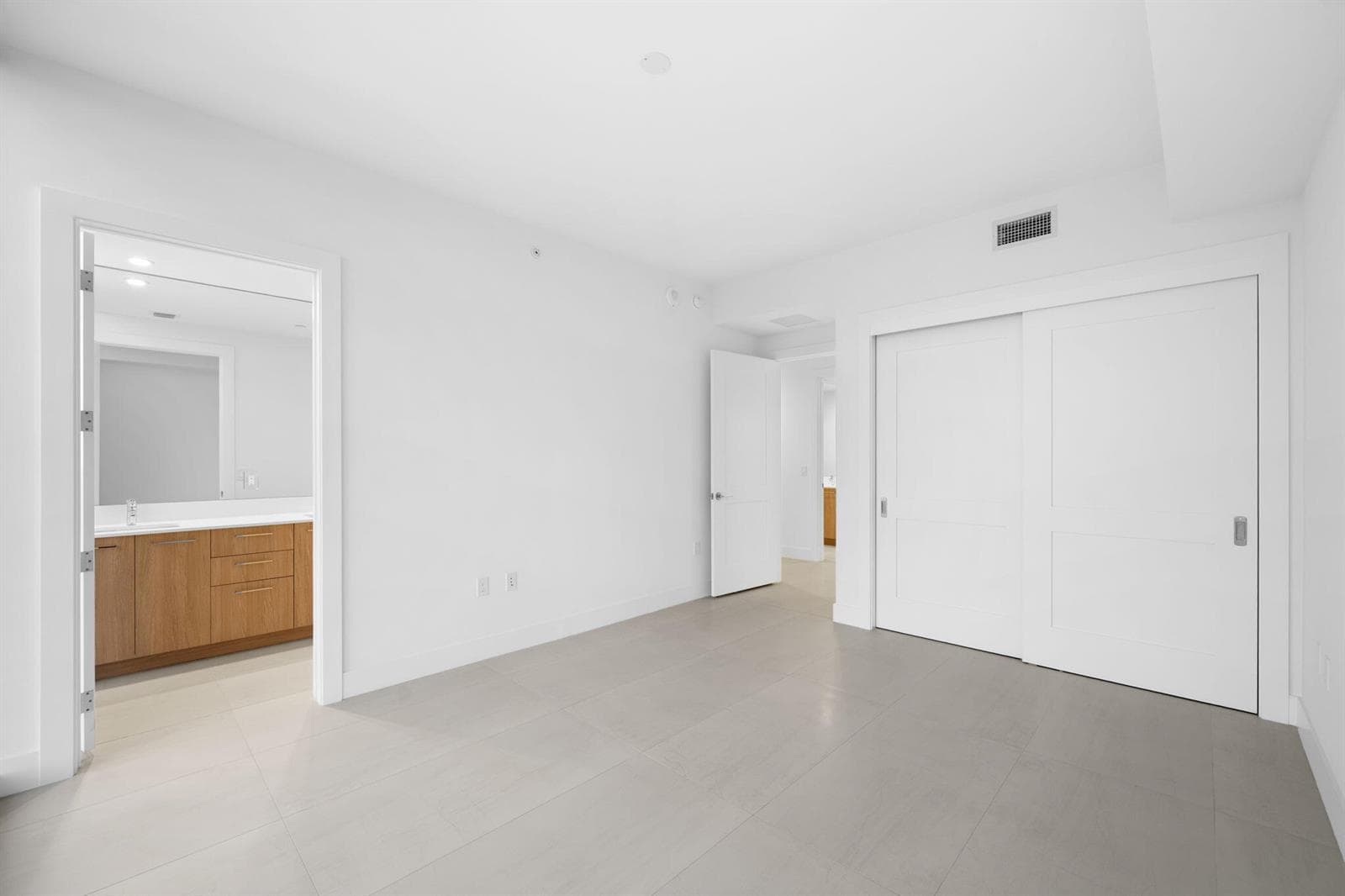 151 N Seabreeze Boulevard E1504 photo 21