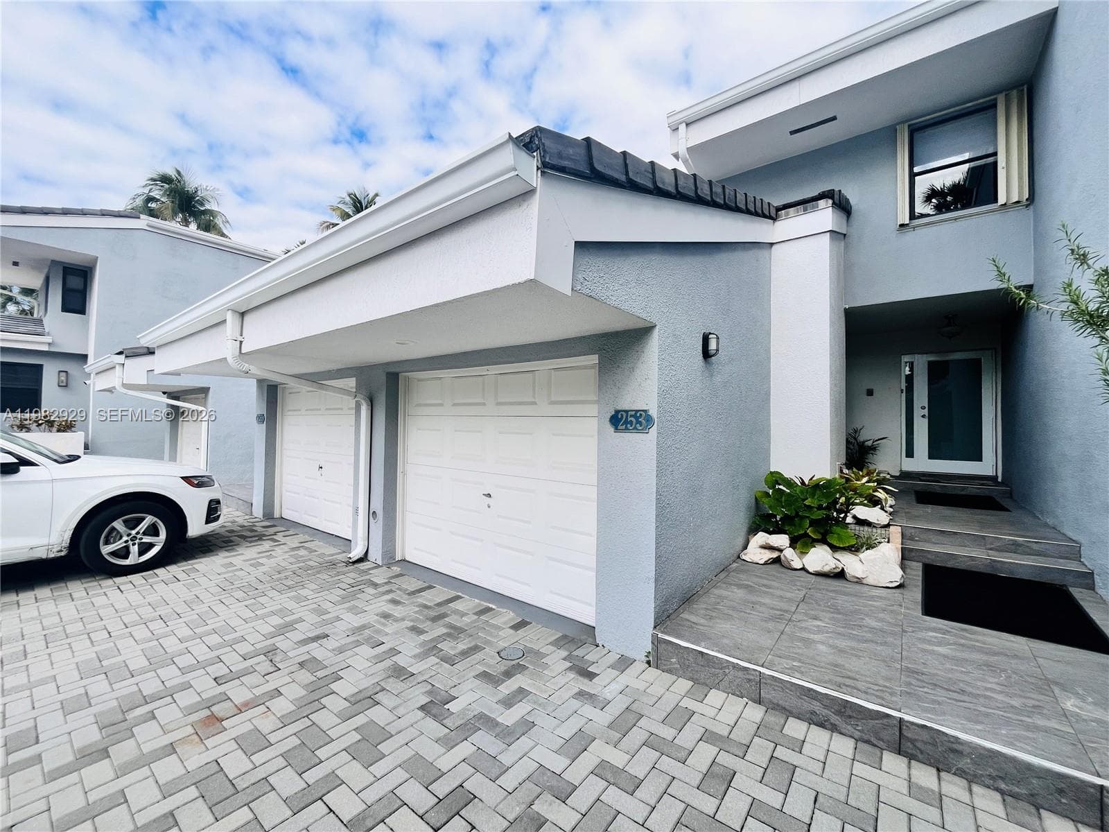 253 Poinciana Dr 603 photo 2