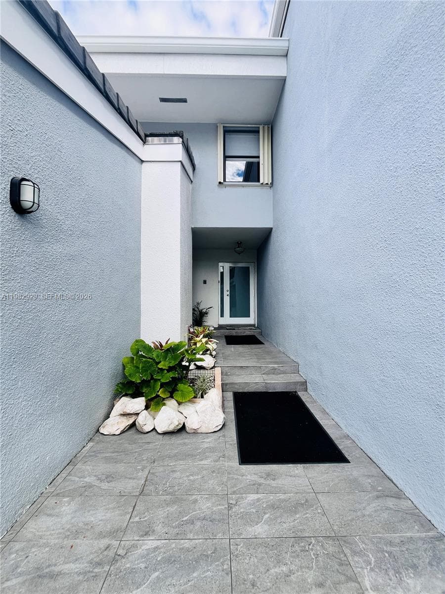 253 Poinciana Dr 603 photo 4