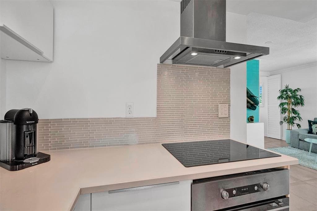 535 Hendricks Isle 209 photo 7