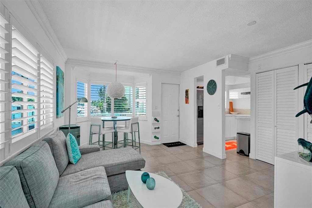 535 Hendricks Isle 209 photo 3