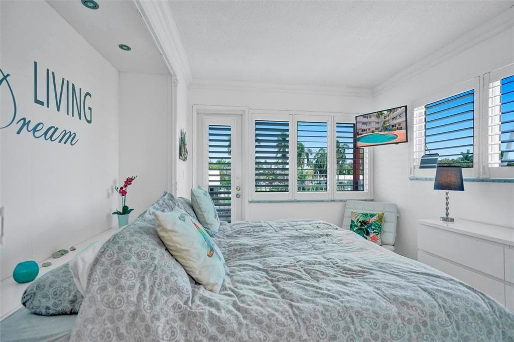 535 Hendricks Isle 209 photo 15