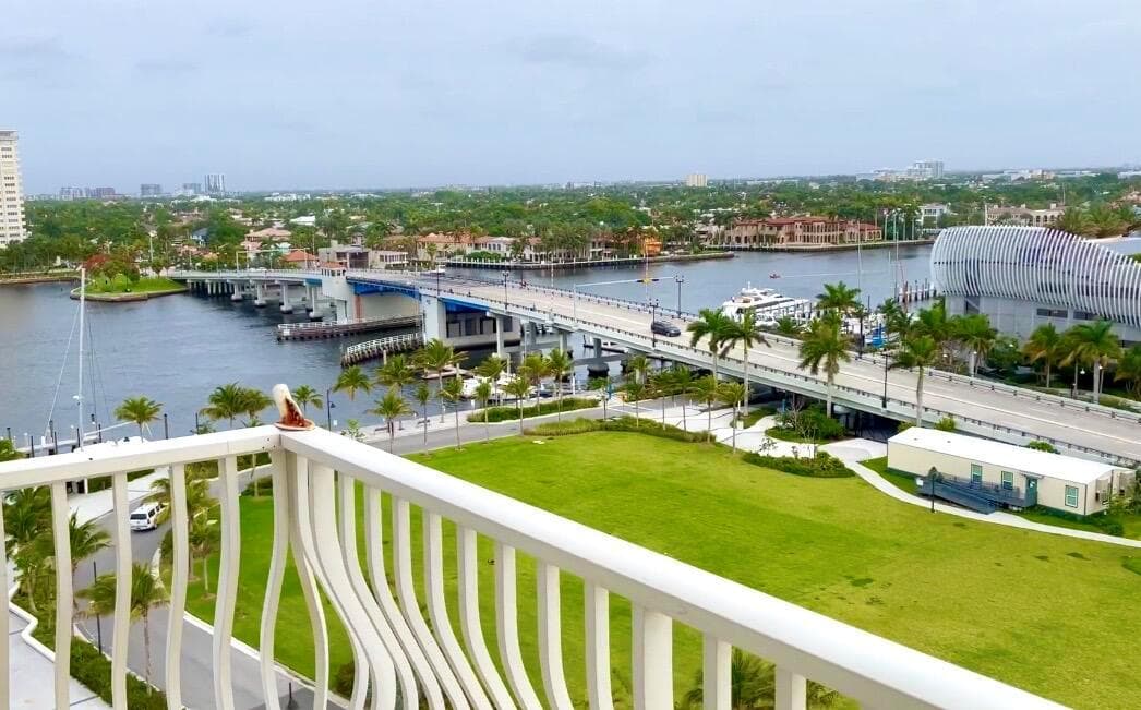 1 Las Olas Circle 1009 photo 16