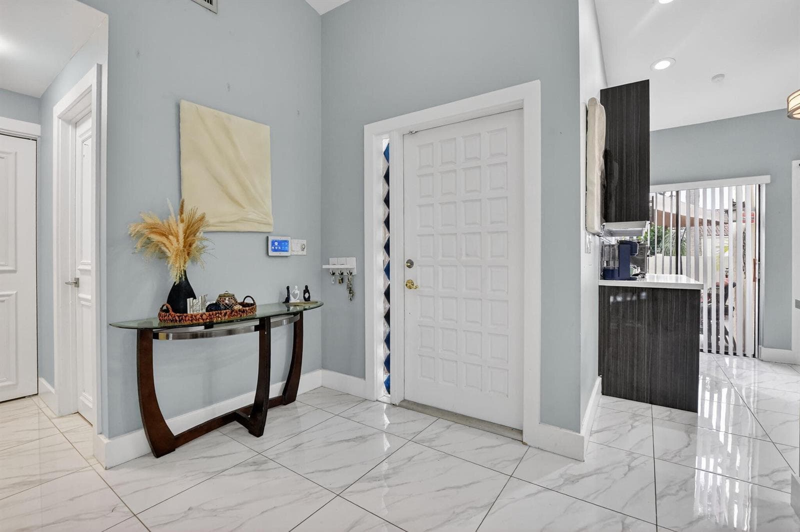 2683 Emerald Way N photo 3