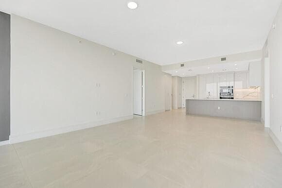 220 Lake Shore Drive 2105 photo 6