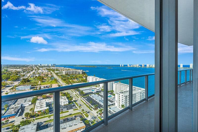 220 Lake Shore Drive 2105 photo 1