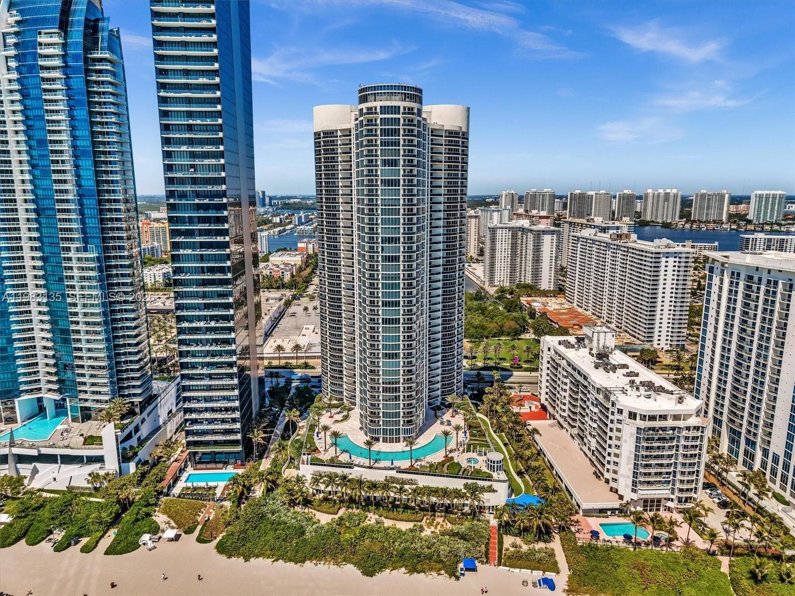 17201 Collins Ave 704 photo 1