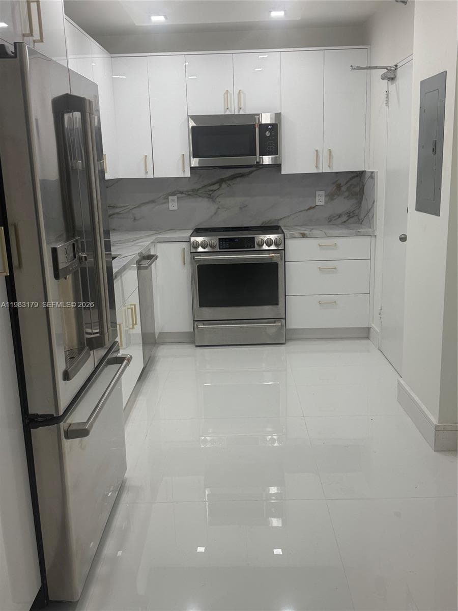 10185 Collins Ave 606 photo 3
