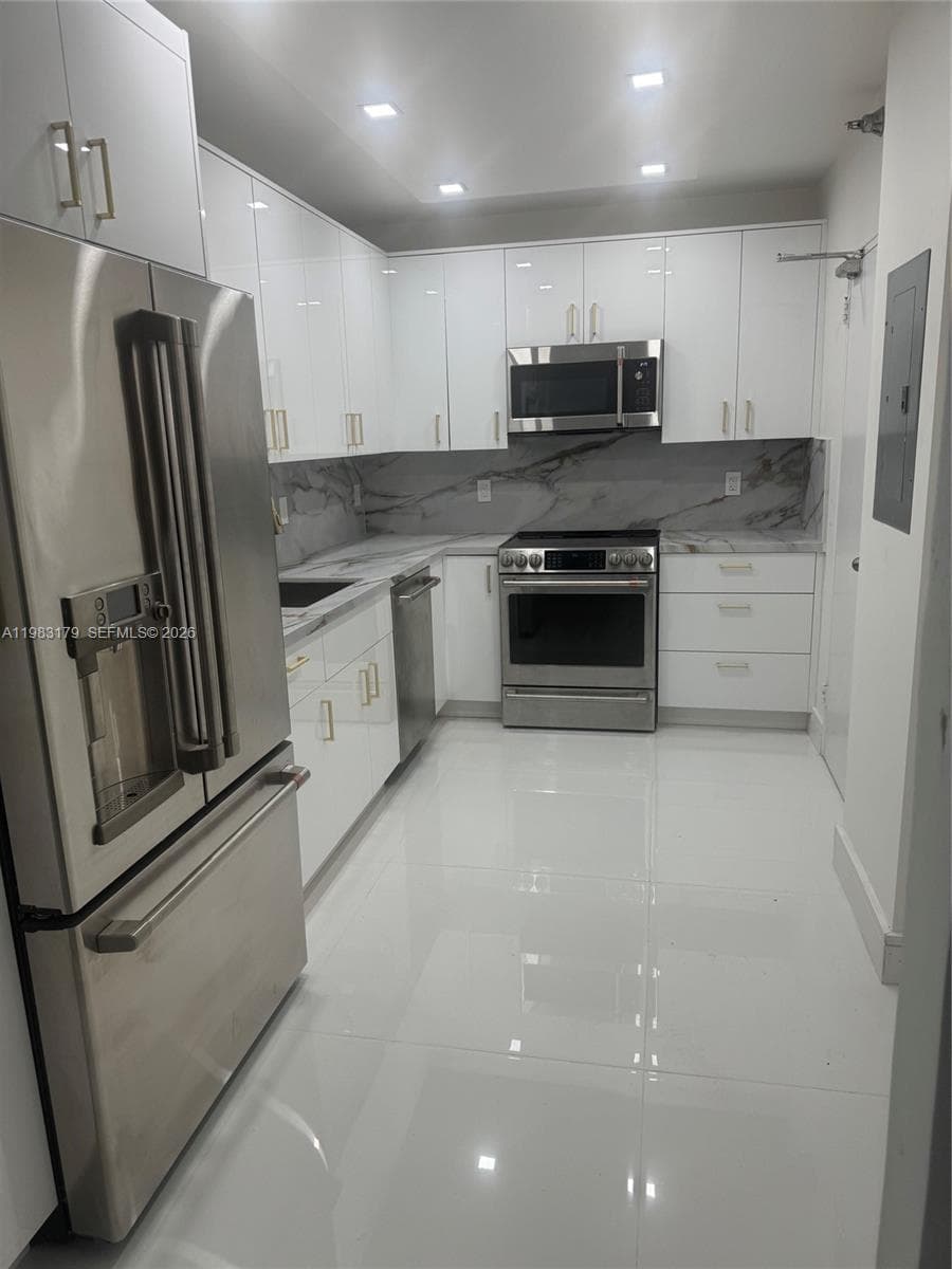 10185 Collins Ave 606 photo 1