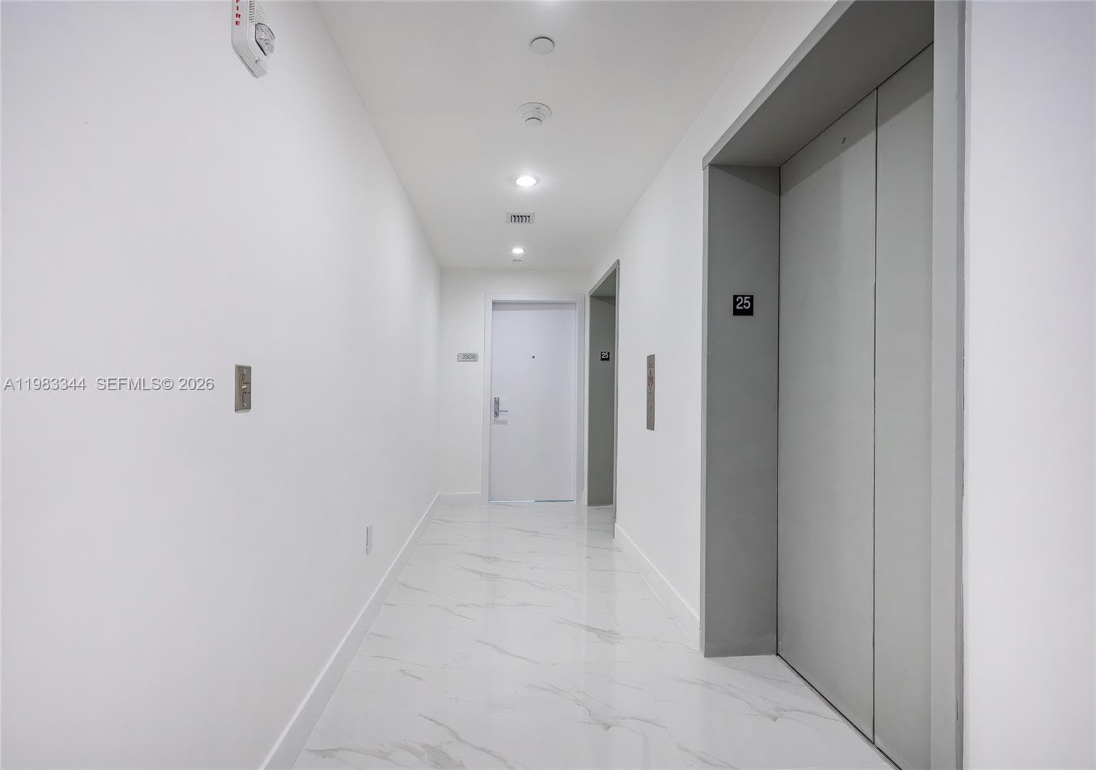 700 24th St 2506 photo 3