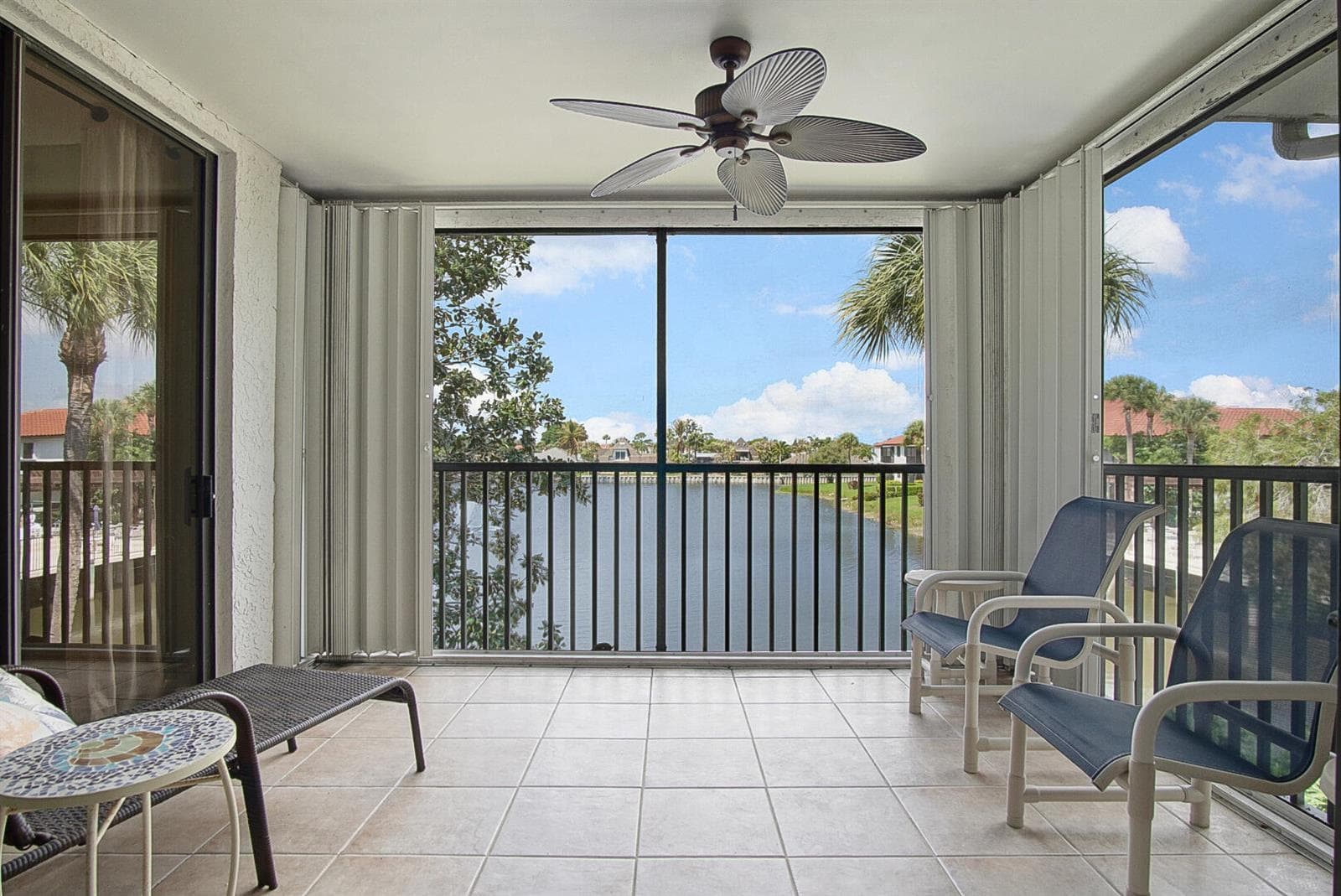 6041 SE Landing Way photo 4