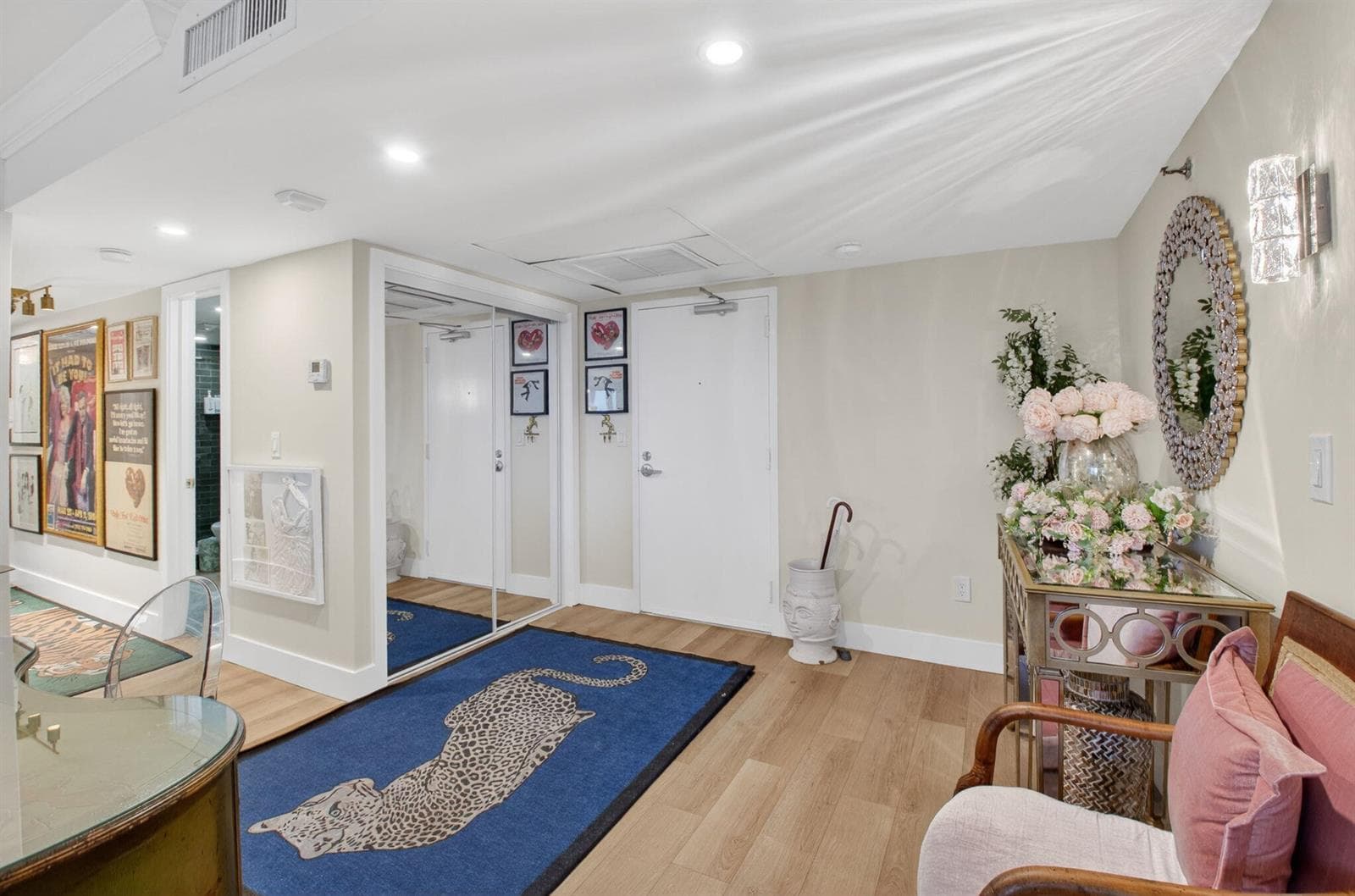 899 Jeffery Street 5100 photo 6