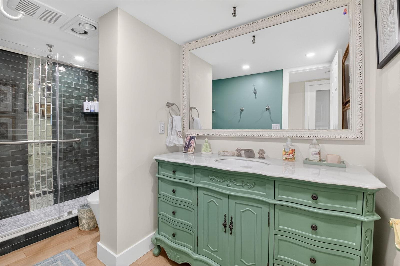 899 Jeffery Street 5100 photo 12