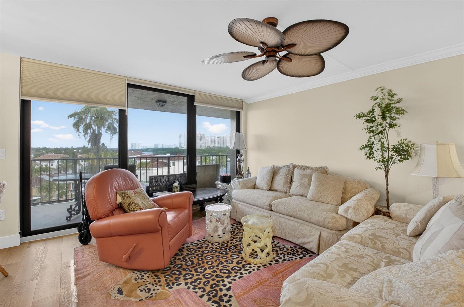 899 Jeffery Street 5100 photo 7