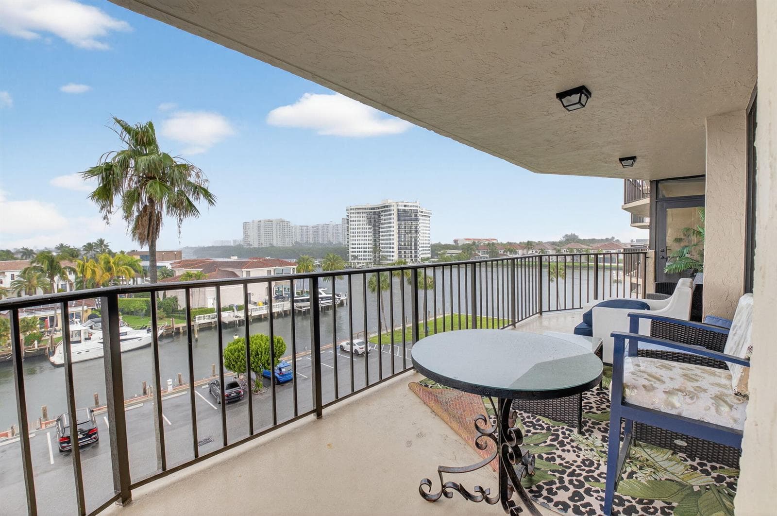 899 Jeffery Street 5100 photo 1