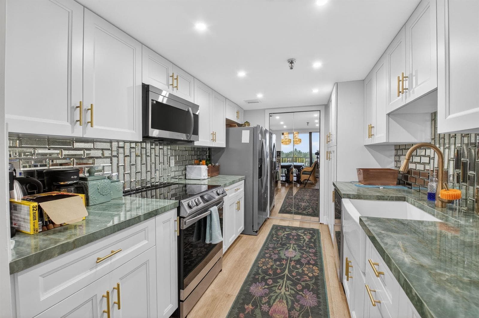899 Jeffery Street 5100 photo 5