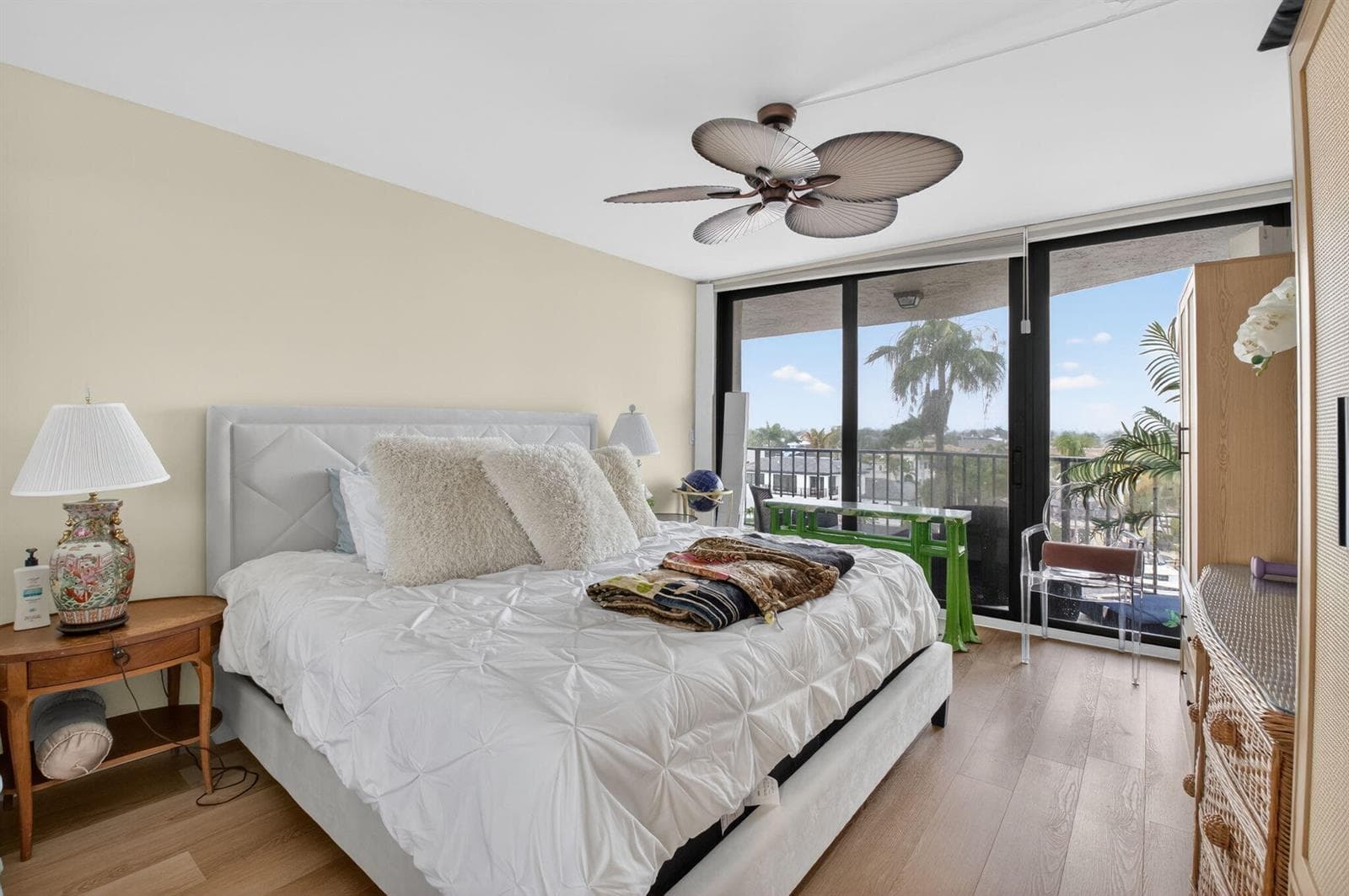 899 Jeffery Street 5100 photo 9