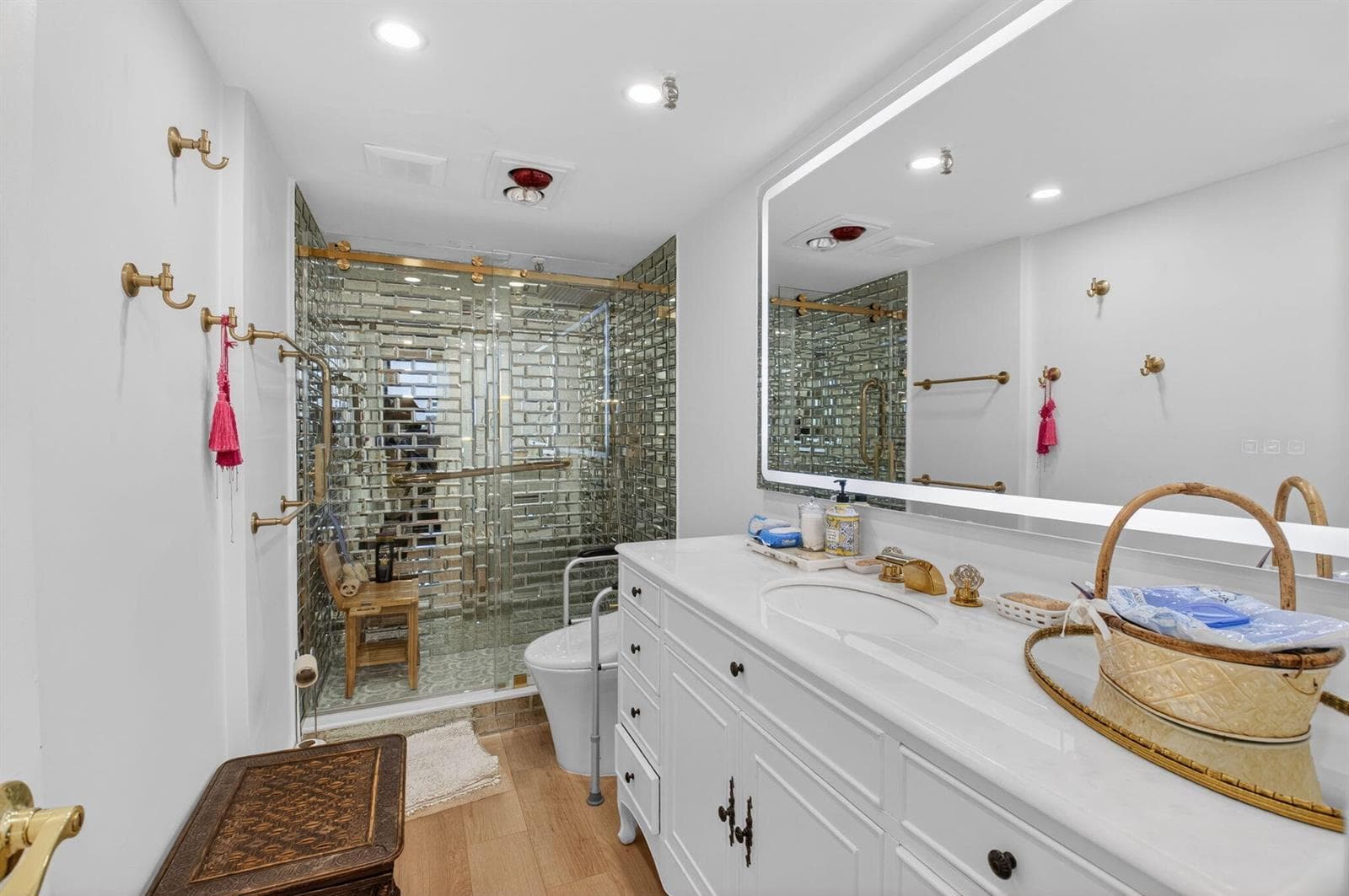 899 Jeffery Street 5100 photo 10